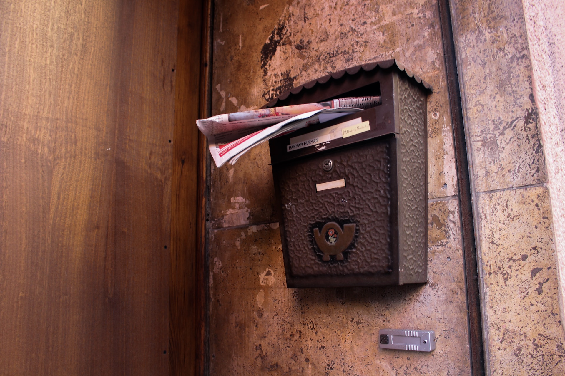 Crafting Compelling Investor Update Emails: A Guide for Startup Founders